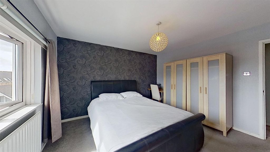 Property photo 3 of 14 Heathfield-Square-Wandsworth-Sw18-04172026_154452.