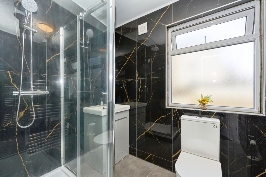 Property photo 2 of 20 1901888-20