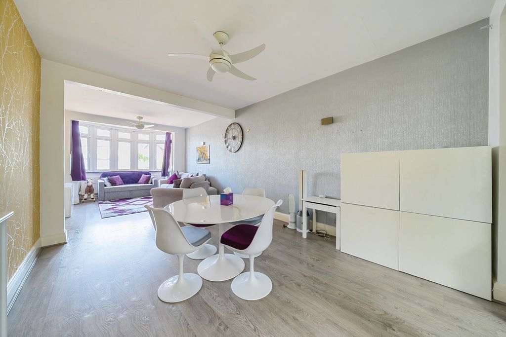 Property photo 3 of 24 1295834-6-683057c...