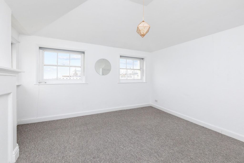 Property photo 2 of 12 Flat 18-10.Jpg
