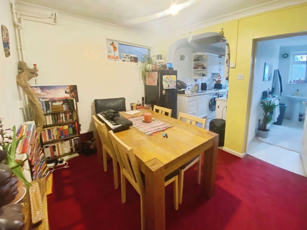 Property photo 3 of 8