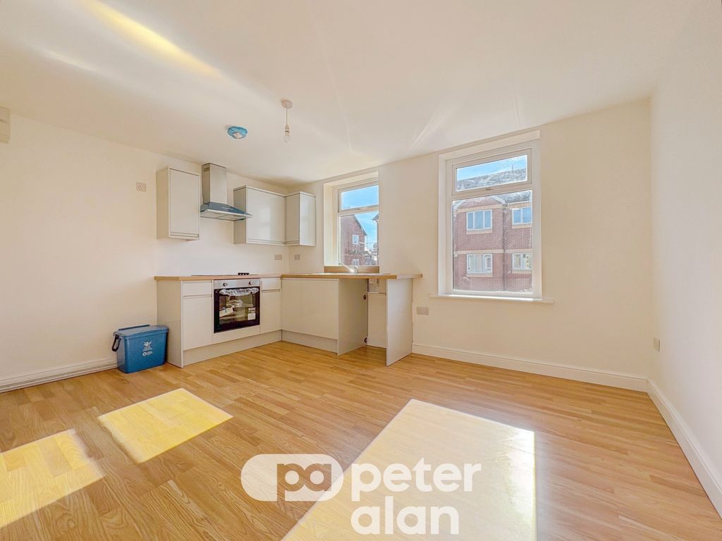 Property photo 2 of 11 Living Room