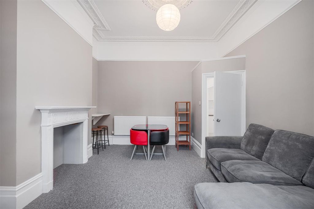 Property photo 2 of 8 Lounge