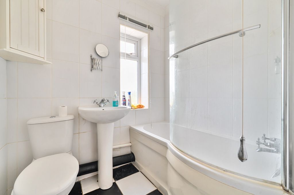 Property photo 2 of 17 1332926-3-688B950...