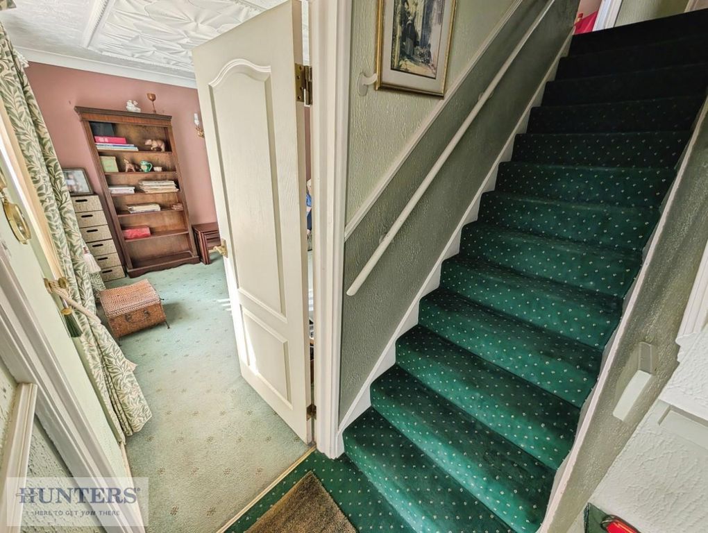 Property photo 3 of 17 Entrance Hallway