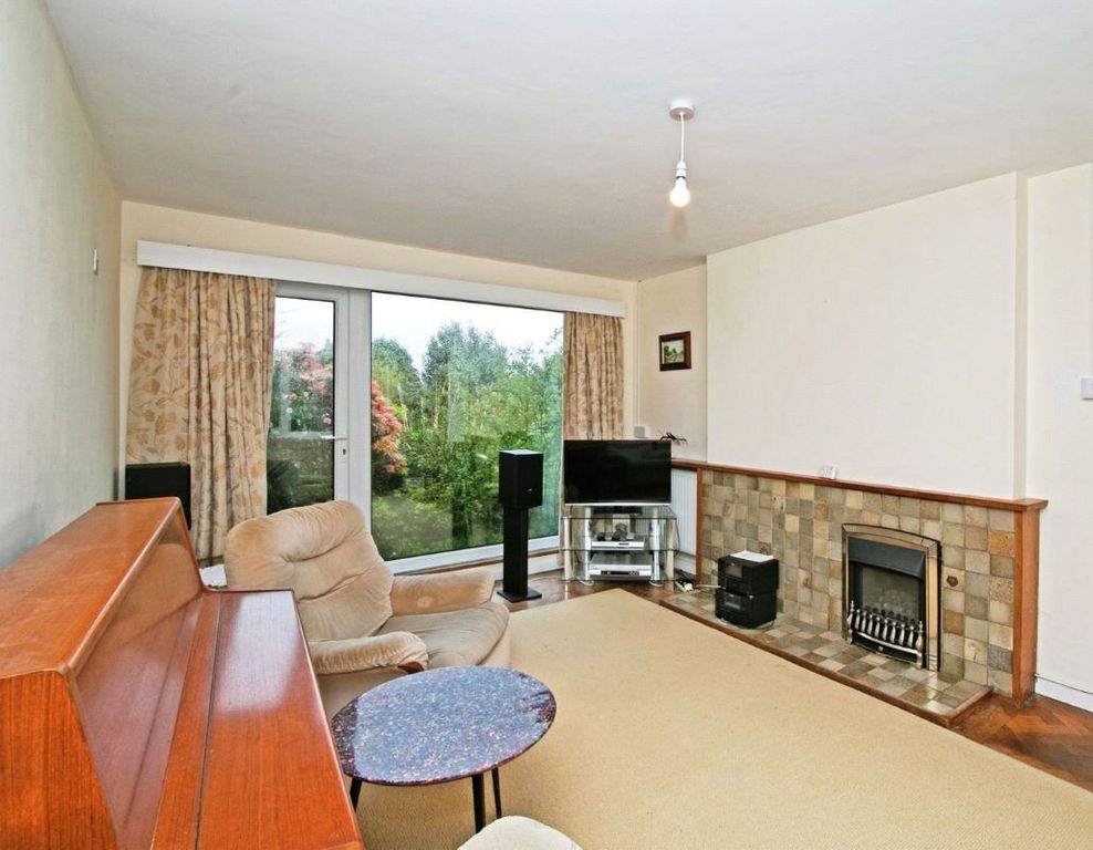 Property photo 2 of 5 Living Room