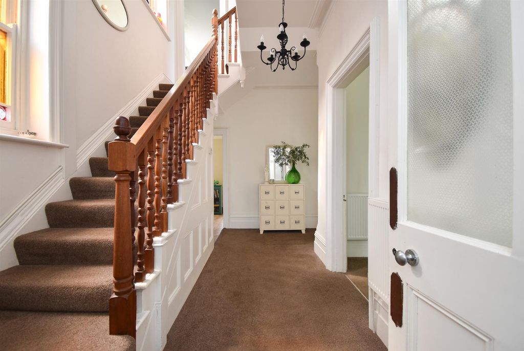 Property photo 2 of 29 Entrance Hall