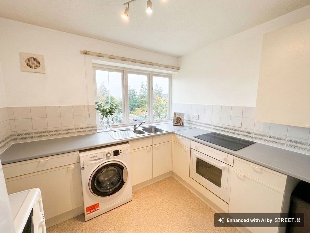 Property photo 2 of 5 Kitchen