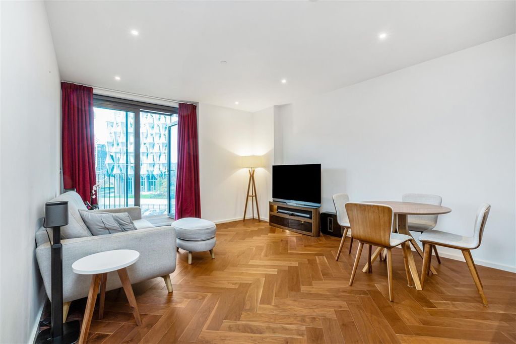 Property photo 1 of 20 Reception