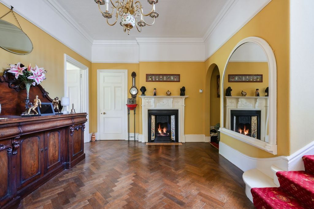 Property photo 2 of 33