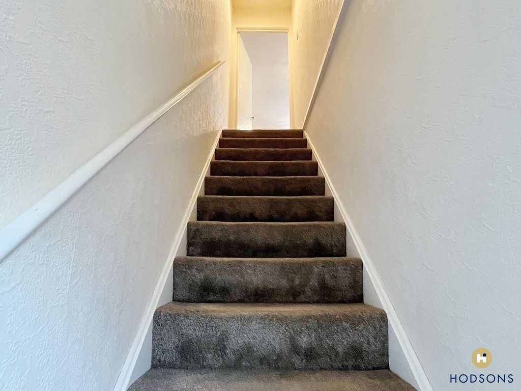 Property photo 2 of 6 Hallway