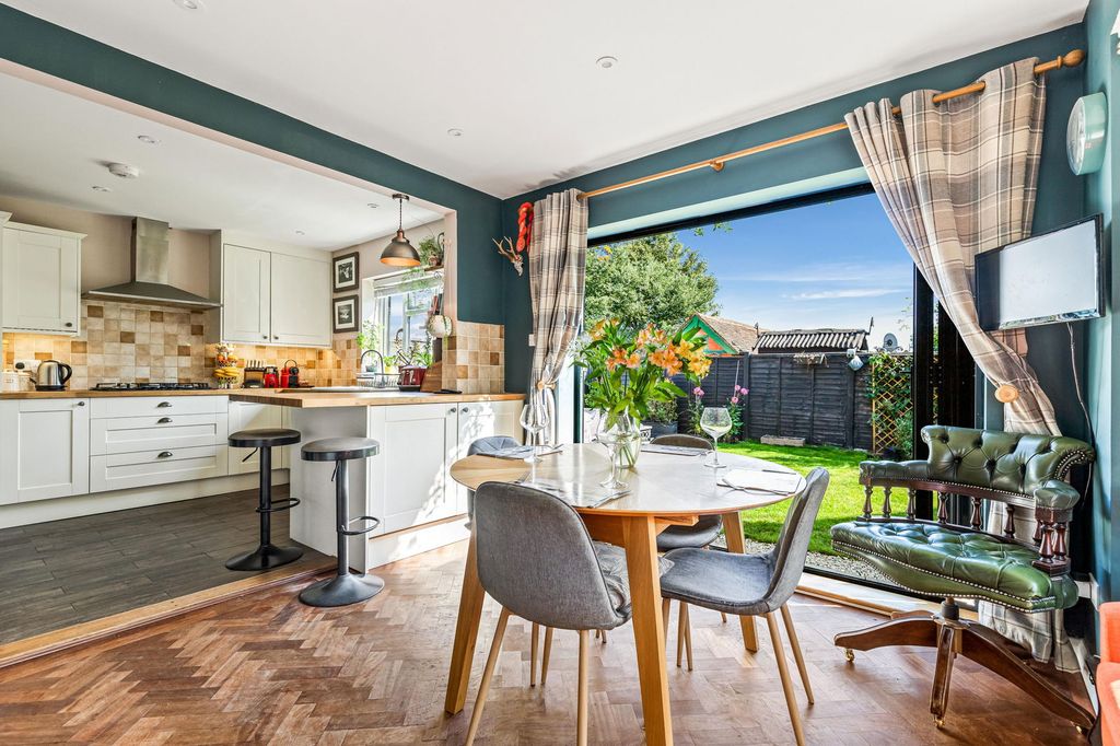 Property photo 2 of 21