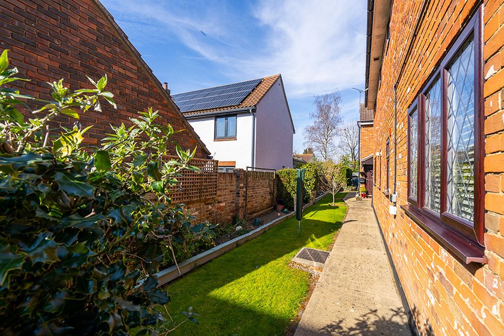 Property photo 3 of 12 Shared Garden
