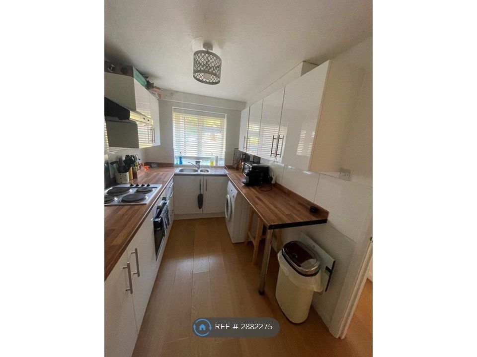 Property photo 3 of 9 Kitchen