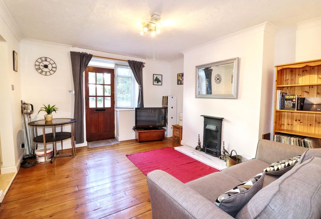 Property photo 2 of 8