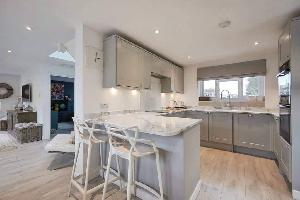 Property photo 3 of 23