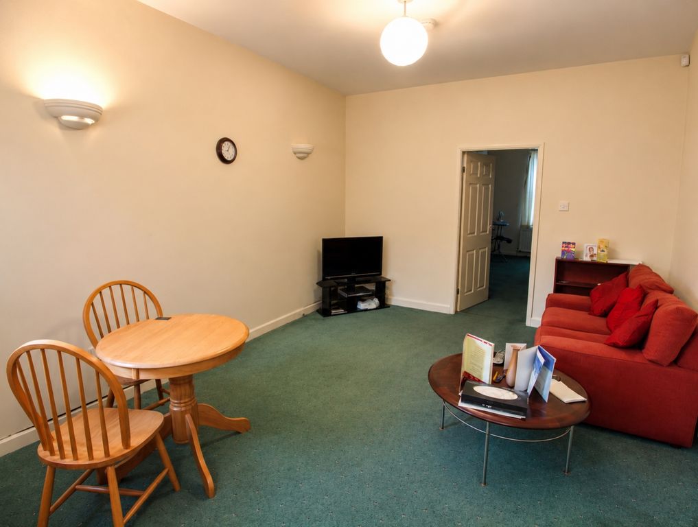 Property photo 2 of 4 Living Room
