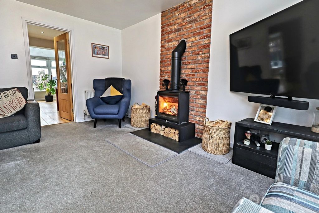 Property photo 3 of 27 4891634