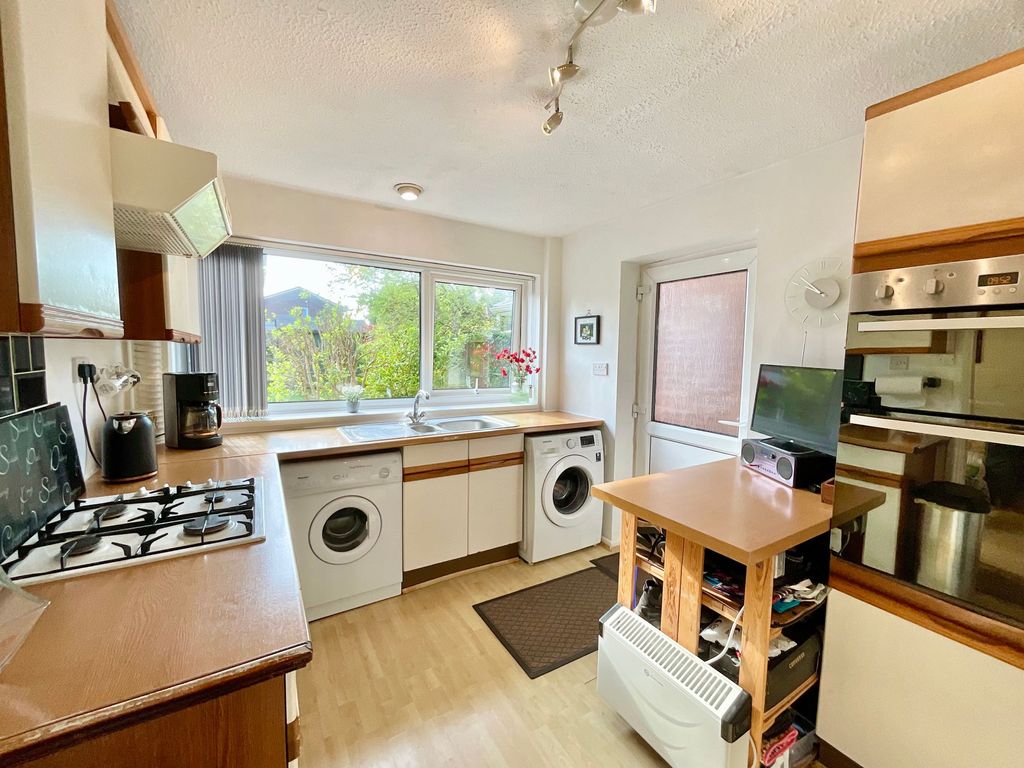 Property photo 3 of 28