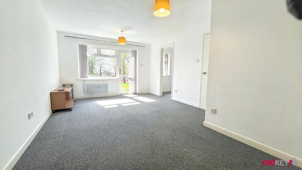 Property photo 2 of 8 Lounge