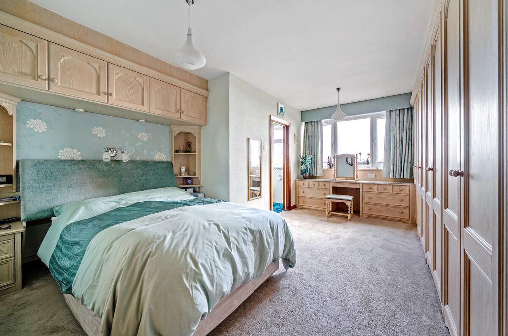 Property photo 2 of 35 1429894-11-69Dcdb...