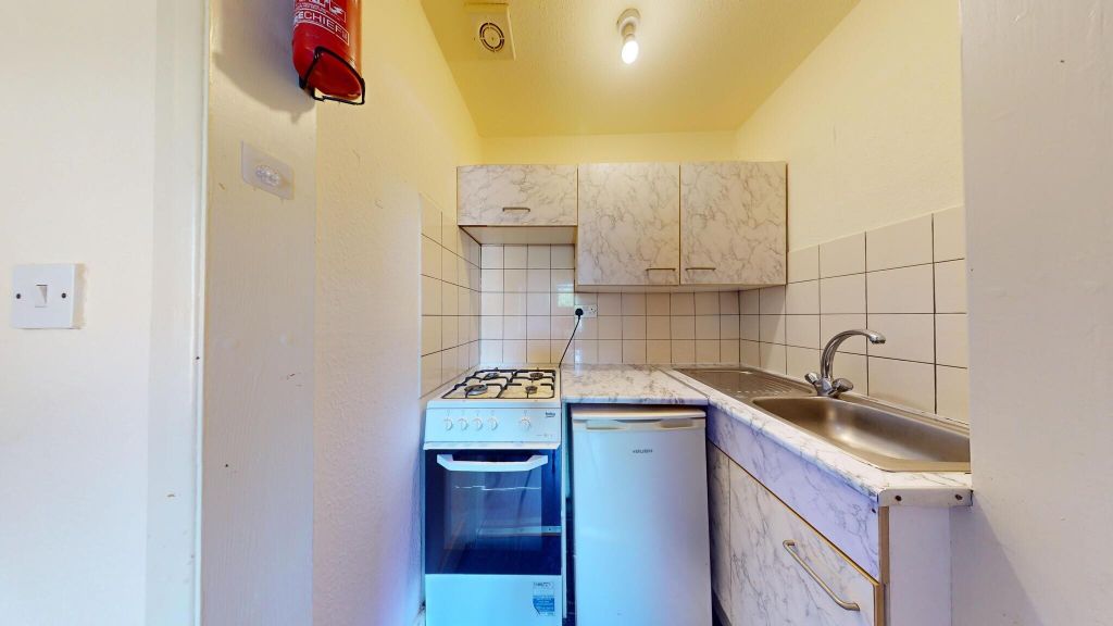 Property photo 2 of 7 Kitchen