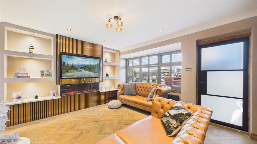 Property photo 3 of 53 Lounge