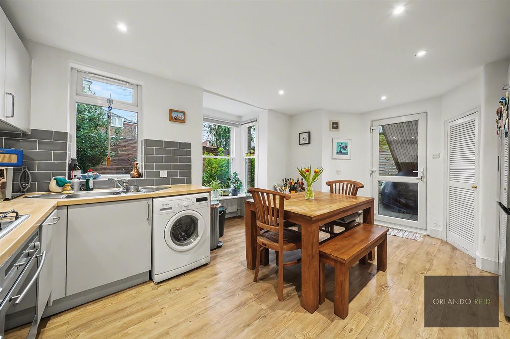 Property photo 2 of 22 24A Thurlow Hill Se21 8Jn-1.Jpg