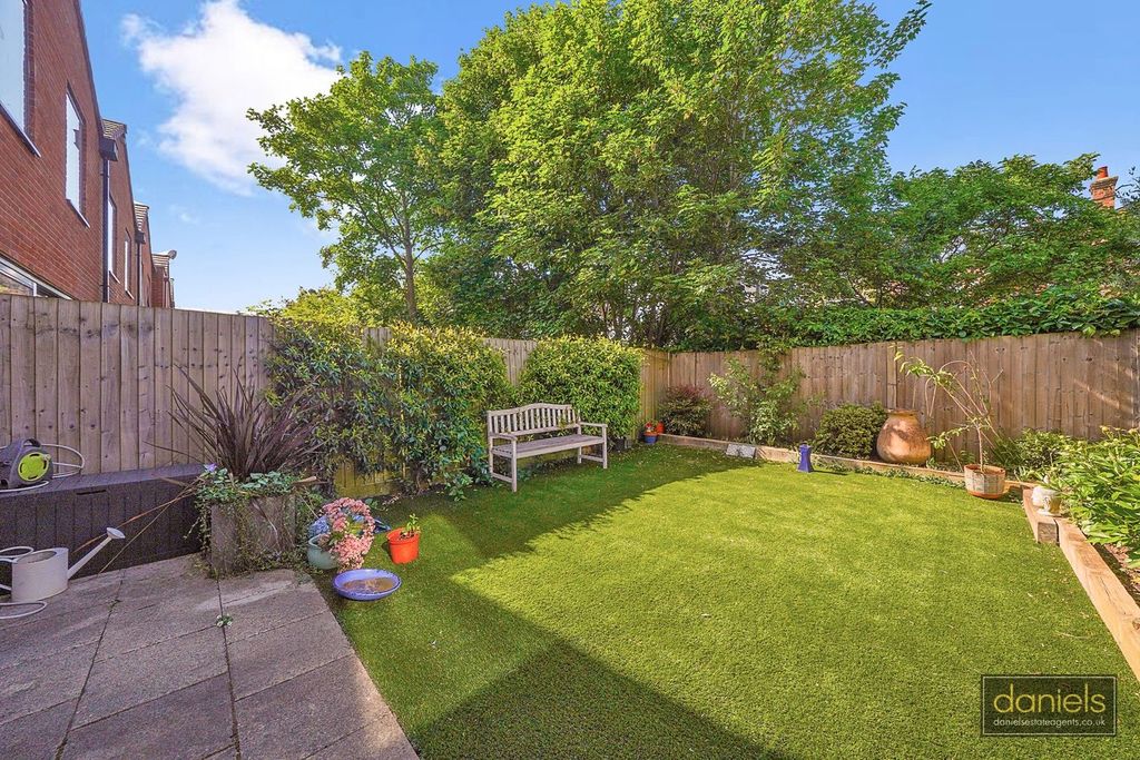 Property photo 3 of 18