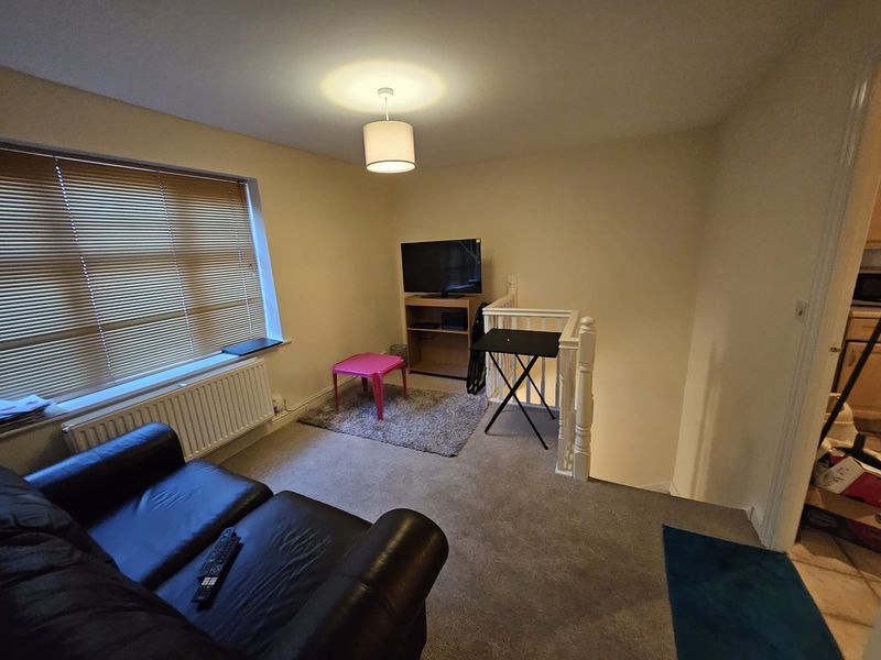 Property photo 2 of 11 Photo 4