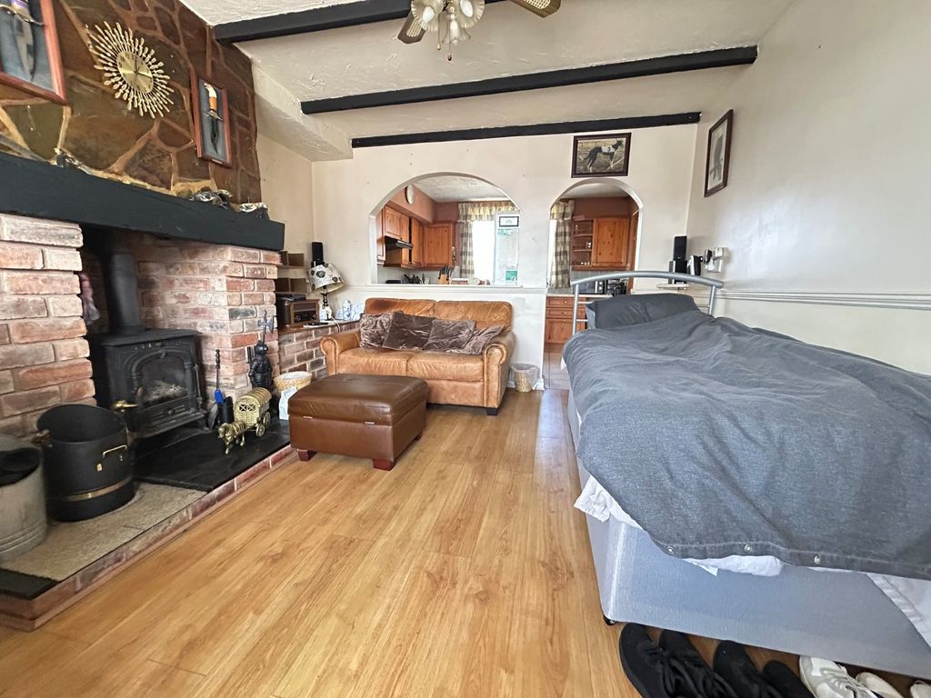 Property photo 2 of 11 Lounge
