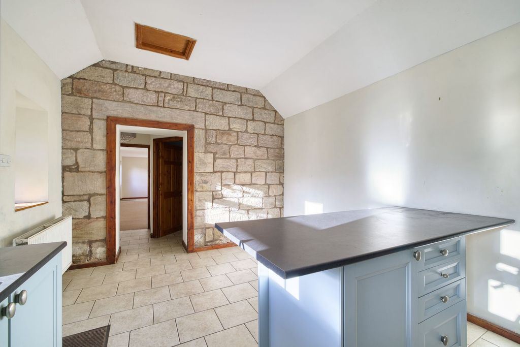 Property photo 3 of 27 Kitchen/Dining