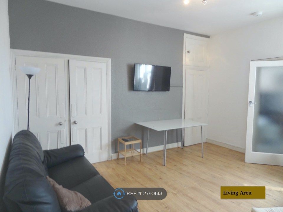 Property photo 3 of 22 Lounge