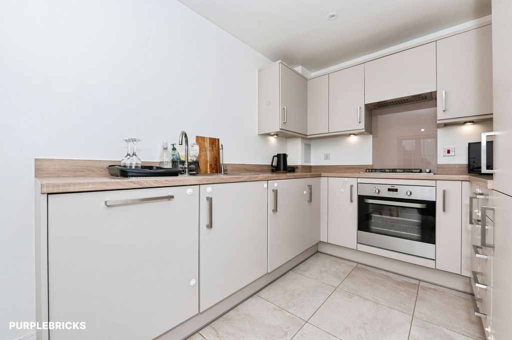 Property photo 3 of 26 Kitchen
