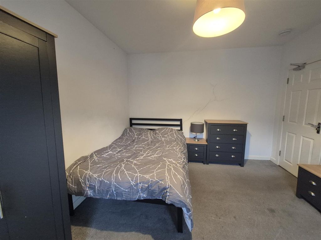 Property photo 3 of 8 1000038077.Jpg