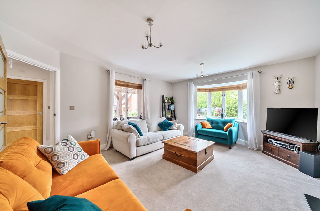 Property photo 2 of 13 1295640-31-682B47...