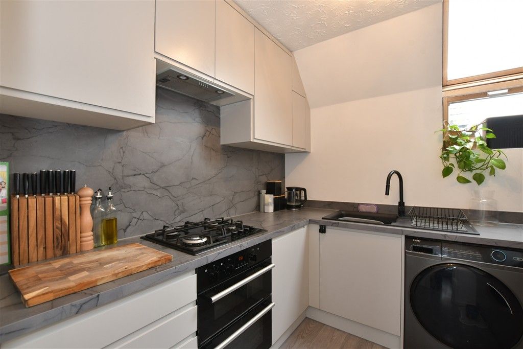 Property photo 3 of 8 Kitchen