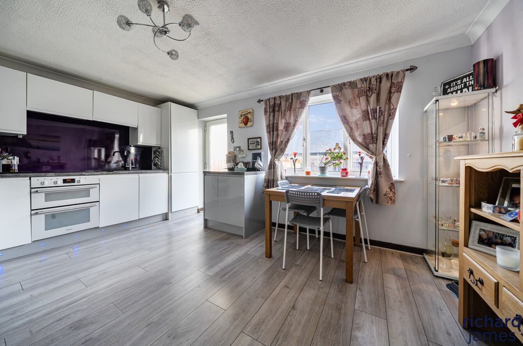 Property photo 3 of 12 865B98B8767543Cea0F434A2B50631cc