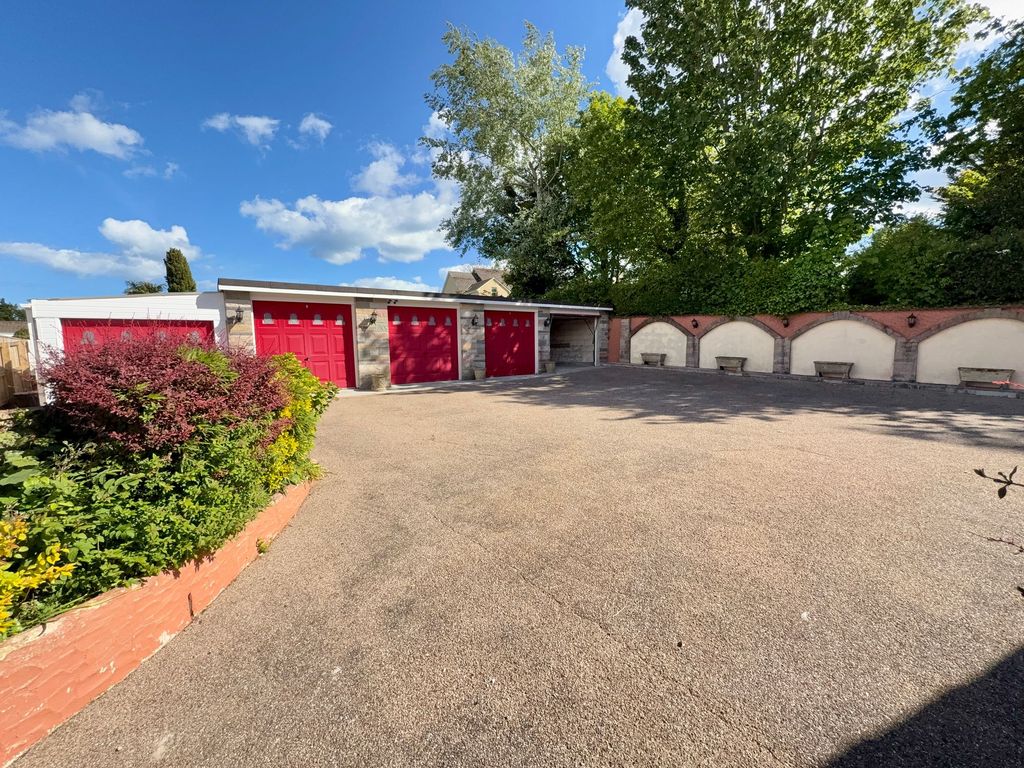 Property photo 3 of 39