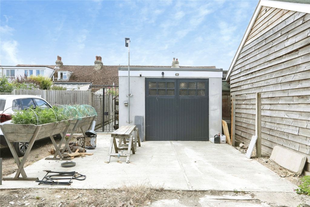 Property photo 2 of 29 Picture No. 16
