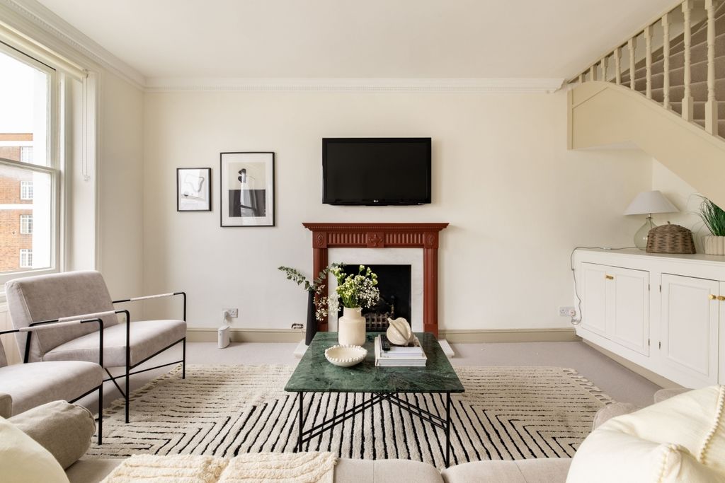 Property photo 2 of 18 2F0Cb355-2Efa-498...