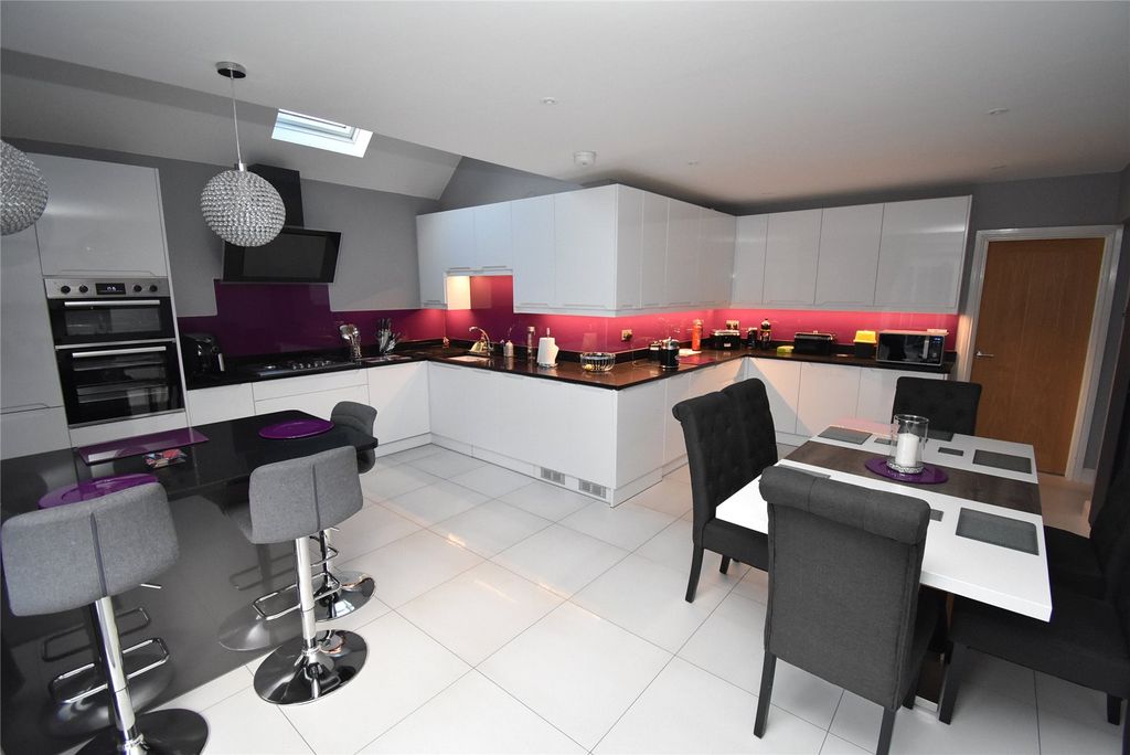 Property photo 2 of 19 Picture No. 04