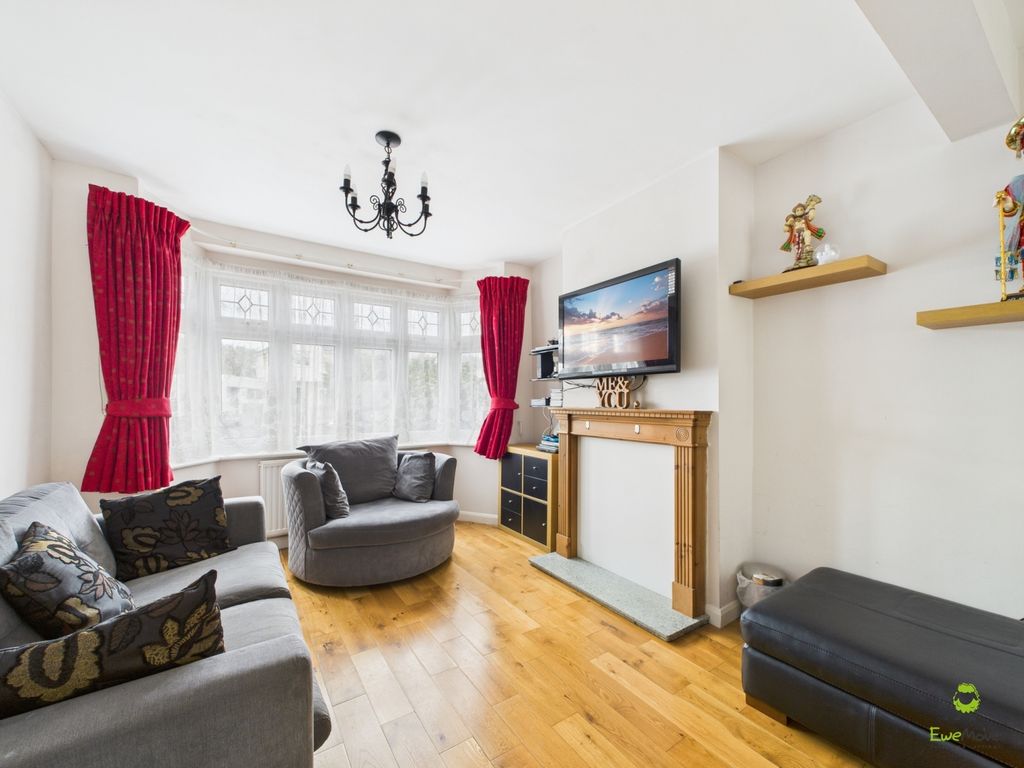 Property photo 2 of 18 Presented By Nicoleta At Ewemove Bexleyheath And D