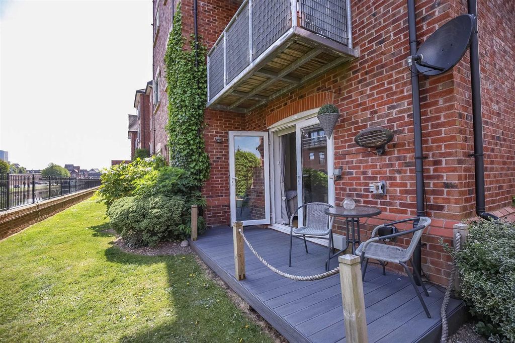Property photo 2 of 12
