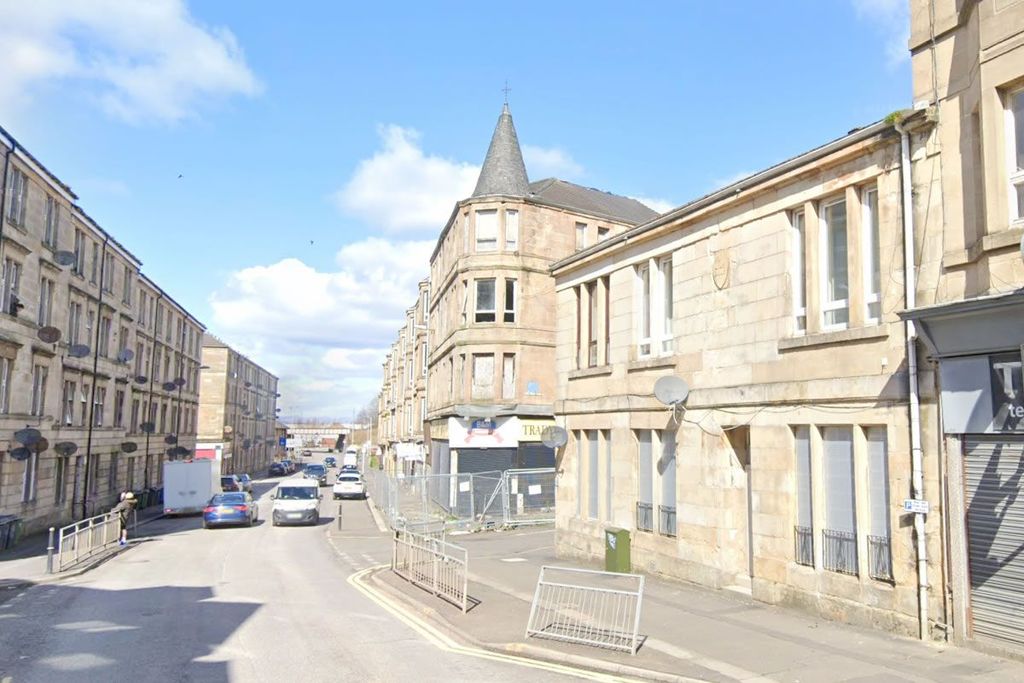2 bed flat for sale Castlehead