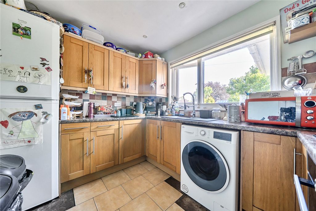 Property photo 3 of 18 Kitchen