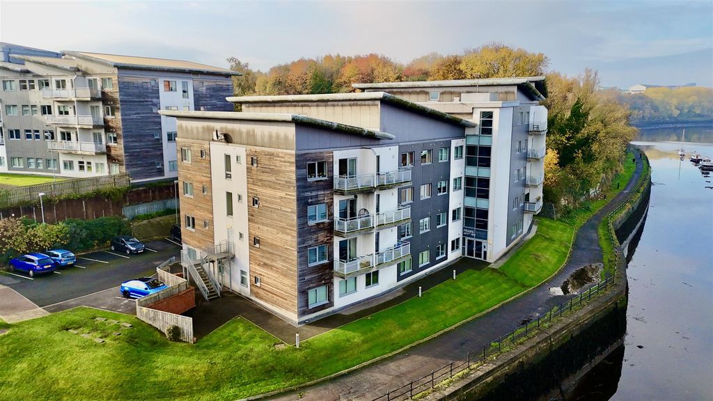 Property photo 1 of 9 External