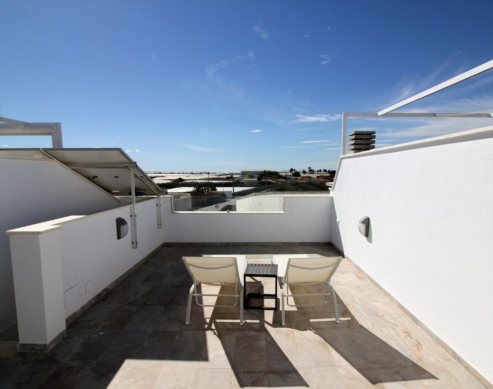 Property photo 2 of 50