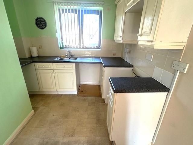 Property photo 2 of 6 Kitchen
