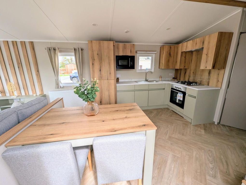 Property photo 3 of 6 Dkzzy680E2A7F4Ebf4.Jpg